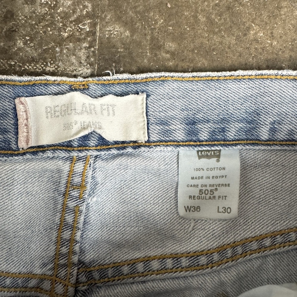 Vintage LEVIS 505 Blue Light Wash Denim Jeans W36 L25.5 Regular Fit Straight Leg - Picture 5 of 5